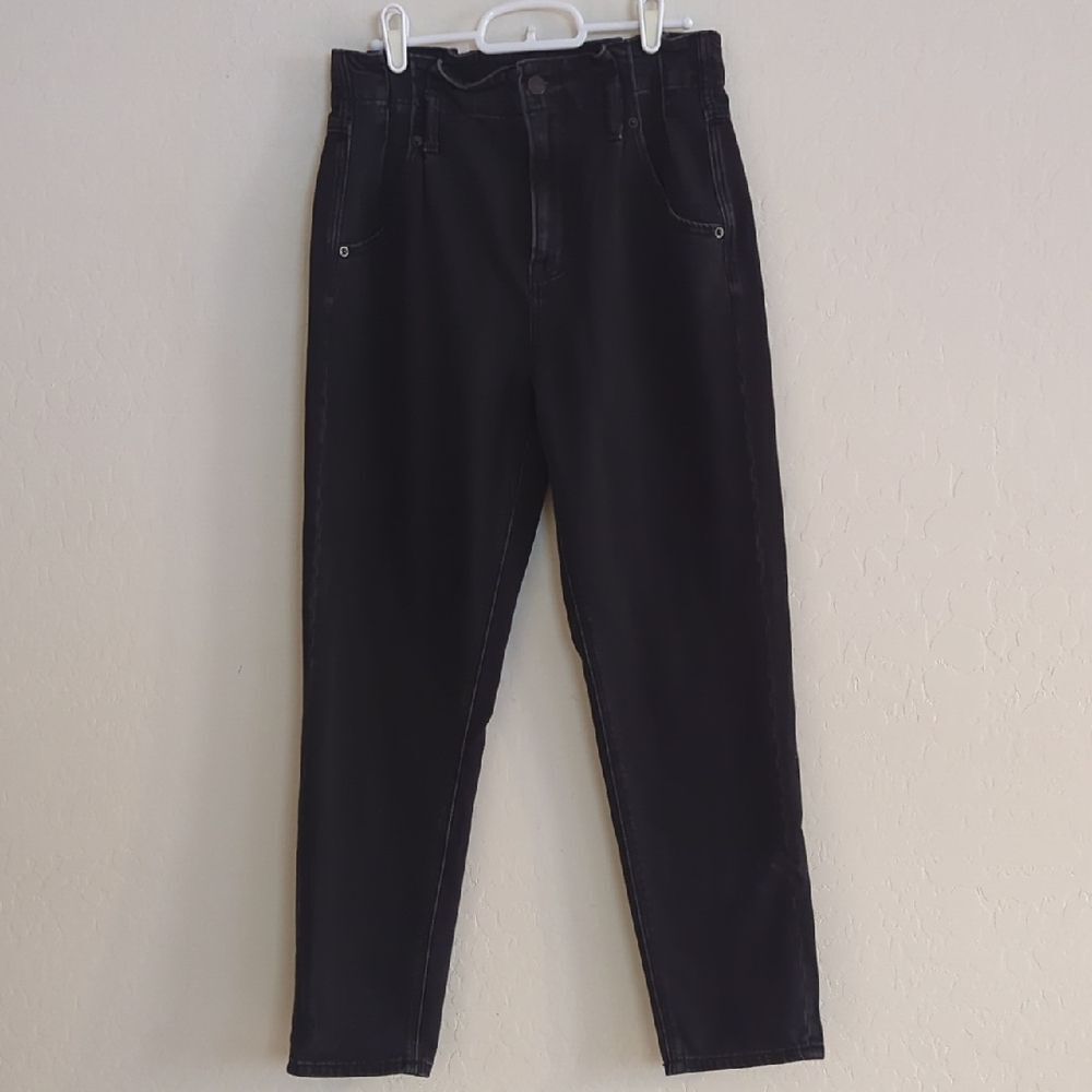 American Eagle Mom Jean Pleated Black High-Waisted Jeans - Size 4